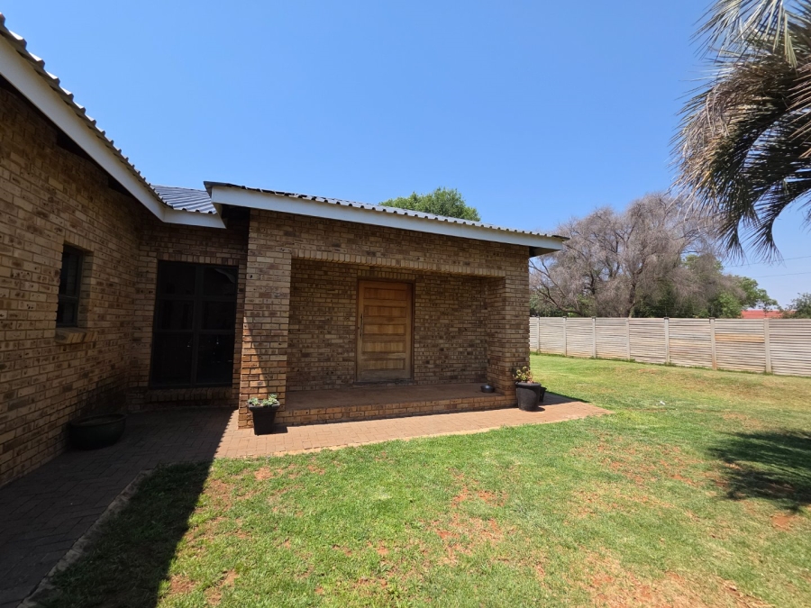 2 Bedroom Property for Sale in Adamayview North West